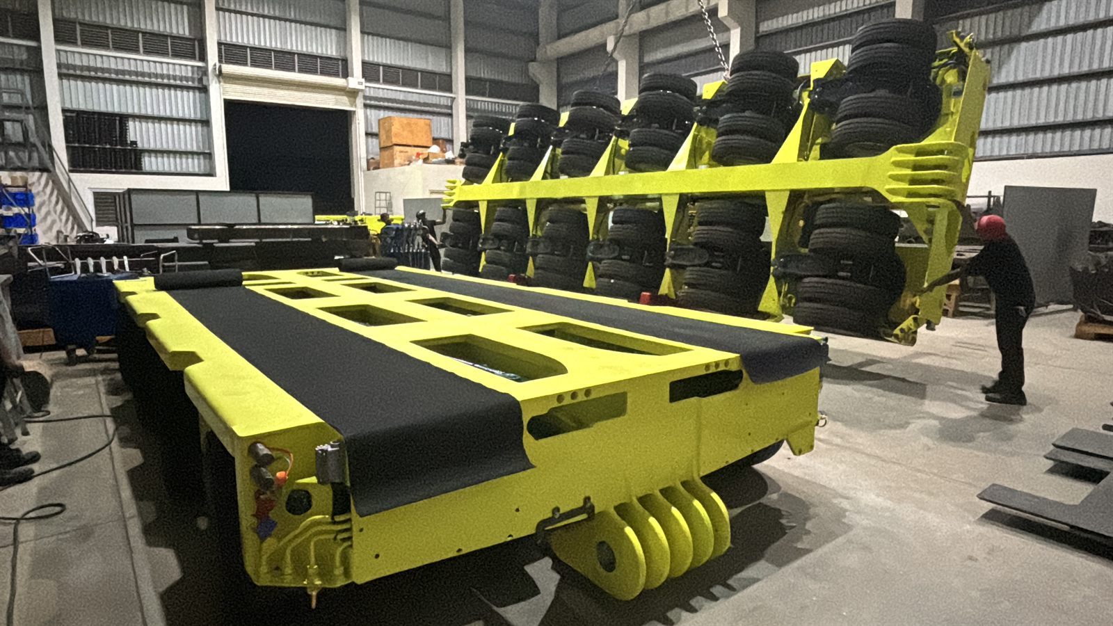Modular hydraulic trailer platform and axle bogies